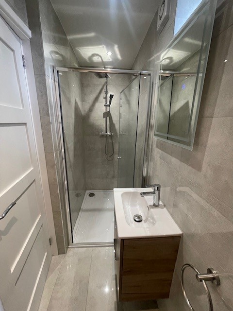 Full Renovations / Kitchen & Bathroom Remodelling / Refurbishment & Fit Out