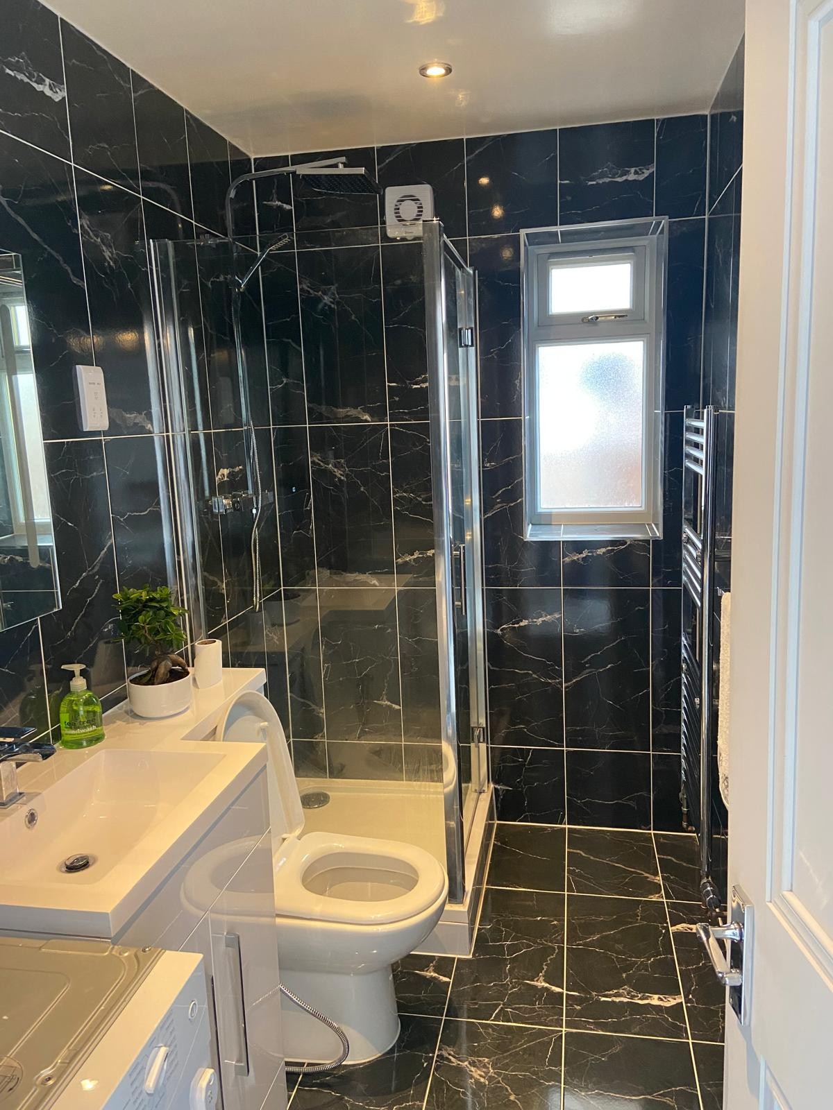 Full Renovations / Kitchen & Bathroom Remodelling / Refurbishment & Fit Out