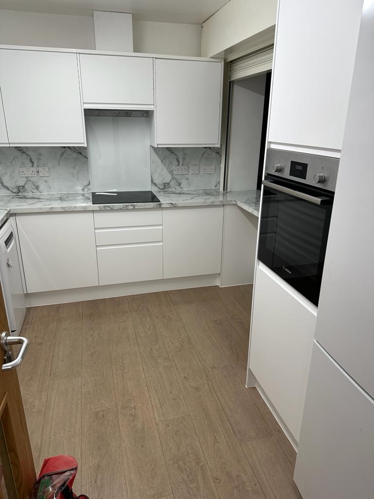 Full Renovations / Kitchen & Bathroom Remodelling / Refurbishment & Fit Out