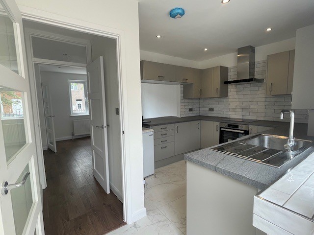 Full Renovations / Kitchen & Bathroom Remodelling / Refurbishment & Fit Out